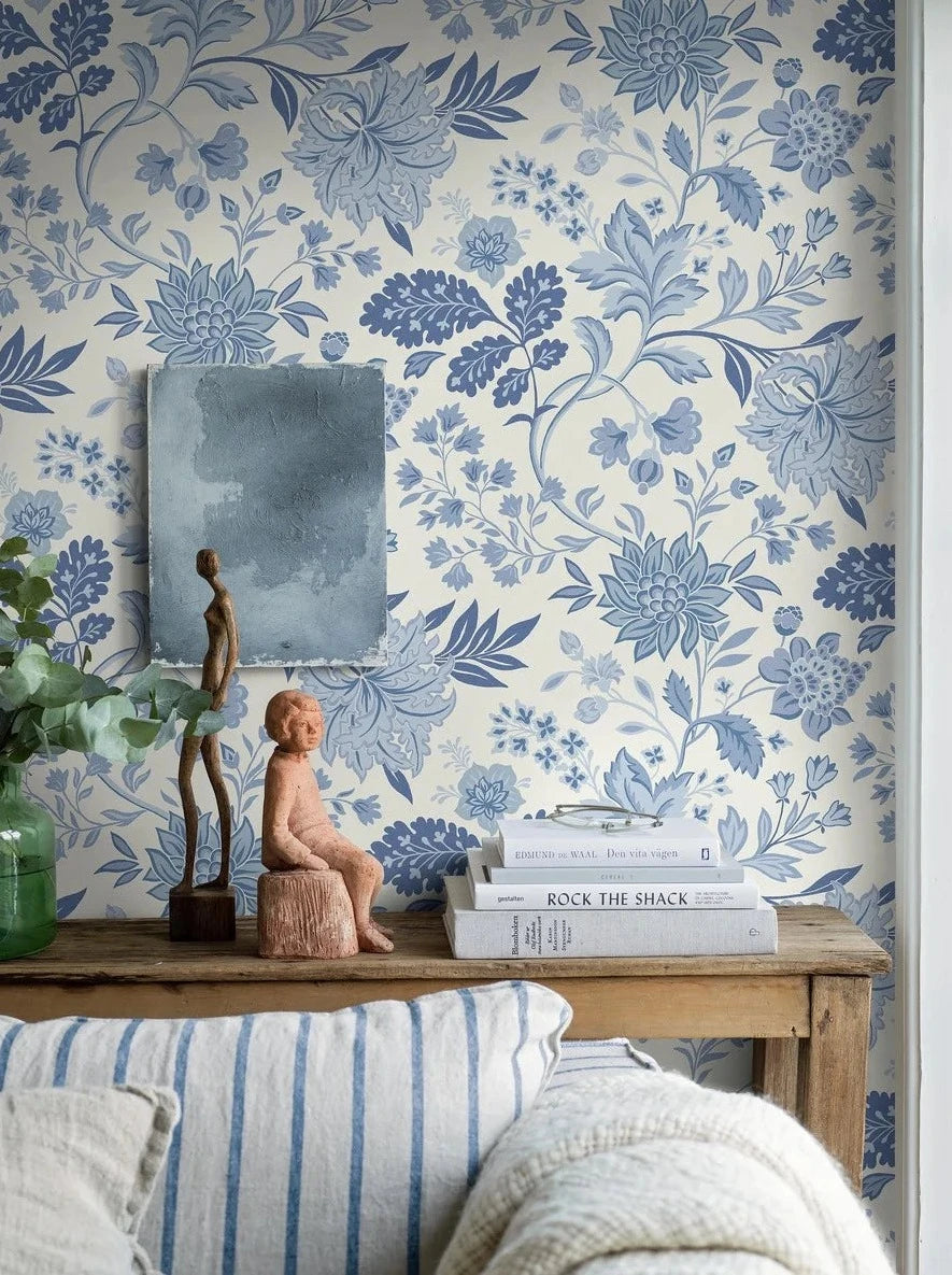 Our Alicia wallpaper features a creamy white base accented with an array of warm and cool blue shades.