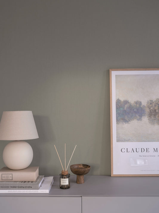  Cotton is a plain wallpaper with a woven appearance like a cotton fabric. 