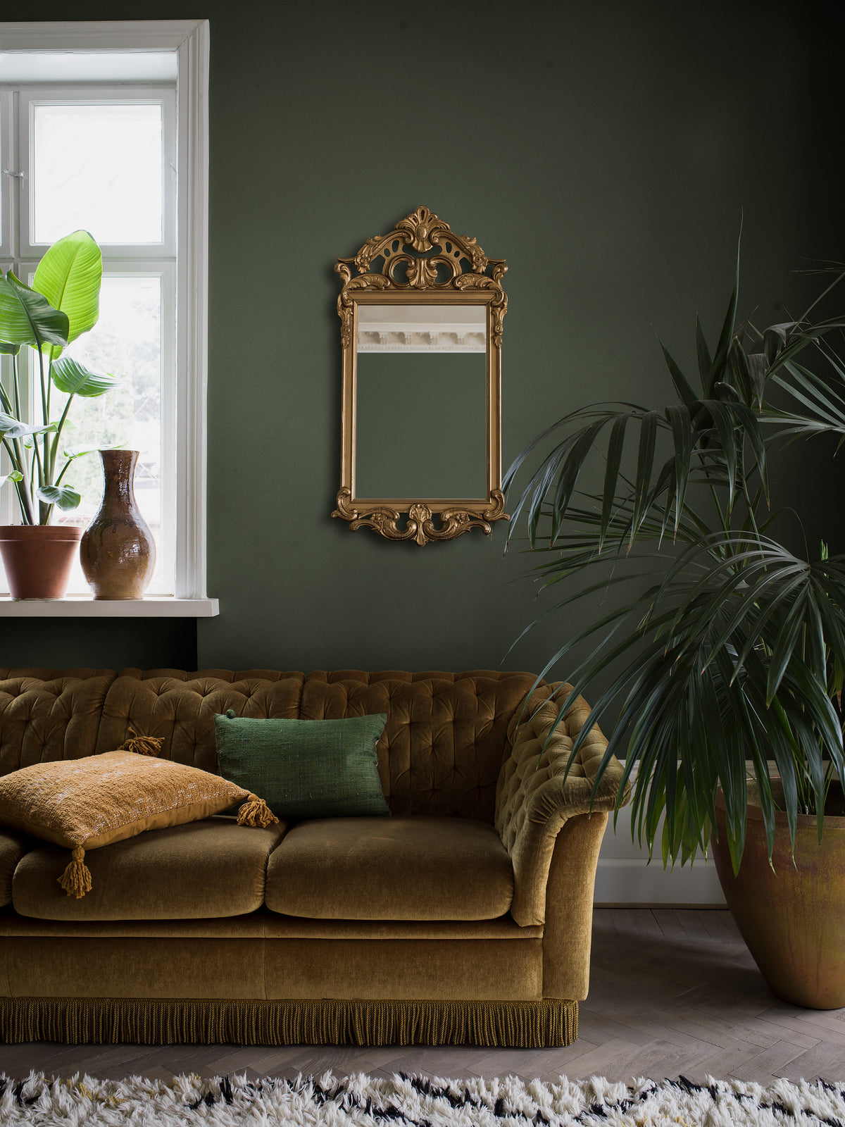 Forest Sand features a deep, warm green shade inspired by the stillness and dense greenery of the Nordic forest.