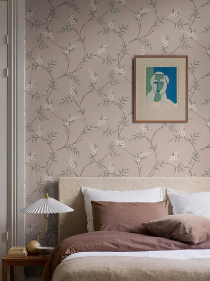 Combining green leaves with white flowers on a soft pink background, our Floral Tree wallpaper offers a blend of classic inspiration and contemporary charm.