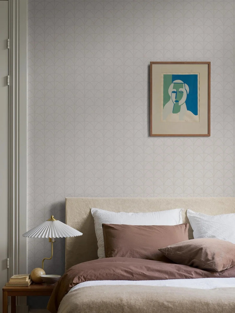 Our Deco Arch wallpaper in light warm white combines timeless elegance with subtle shimmer. 