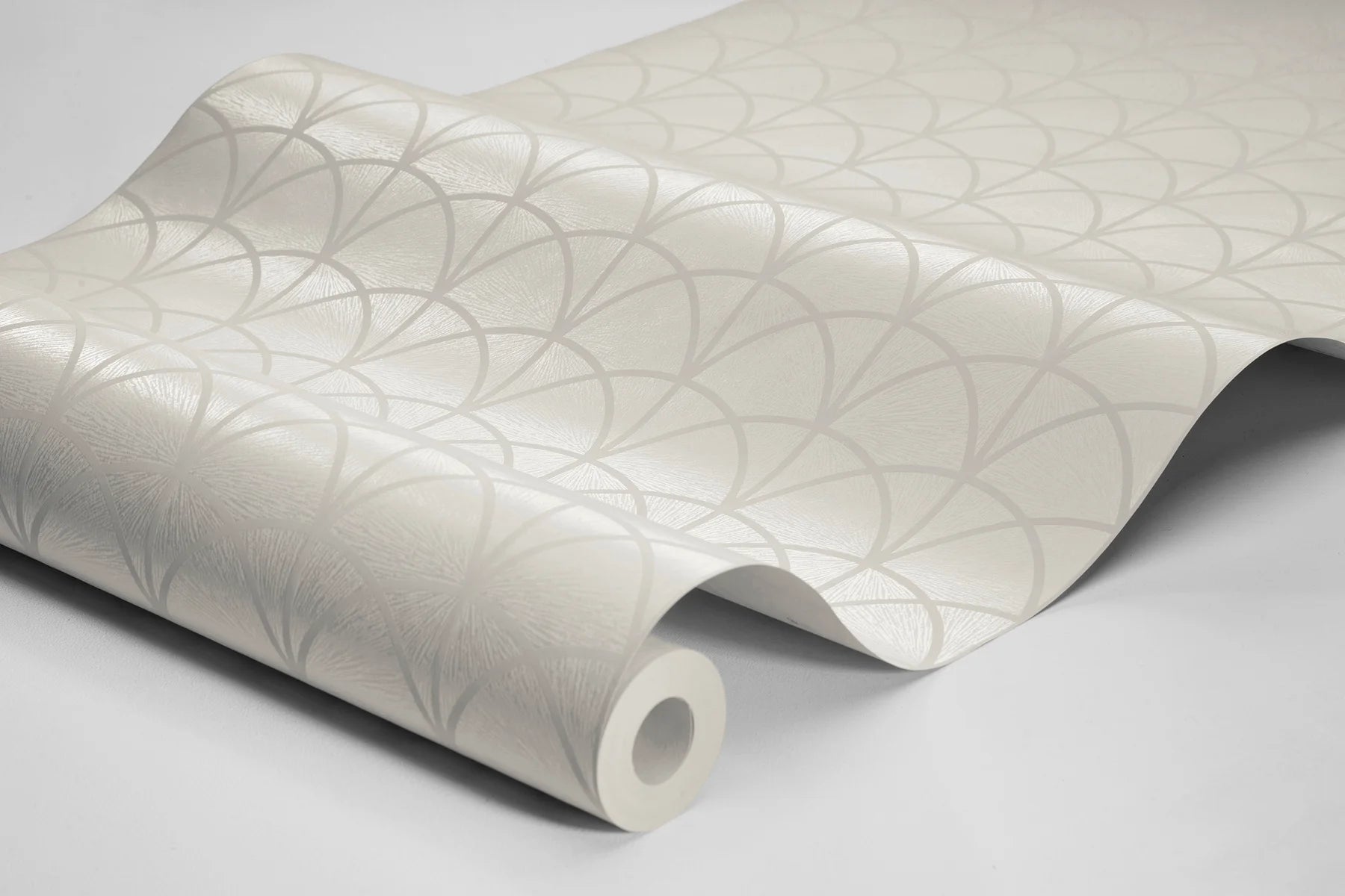 Our Deco Arch wallpaper in light warm white combines timeless elegance with subtle shimmer. 