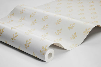 Colored in warm yellow tones on a creamy white base, our Little Oak wallpaper radiates light and warmth. 
