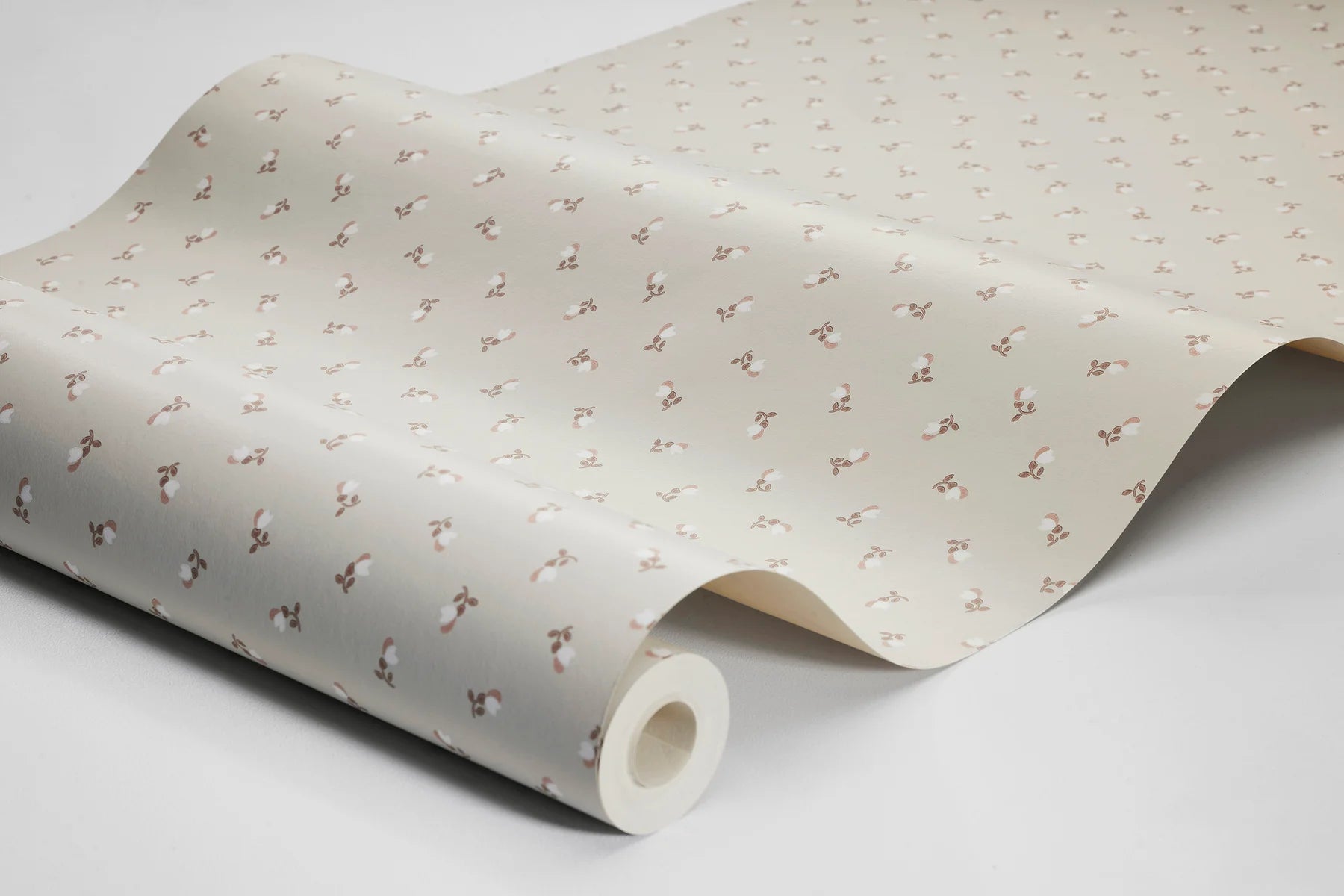 Colored in a cool beige tone with warm white, pale red and brown-red accents, our Petite Chérie wallpaper exudes understated sophistication. 