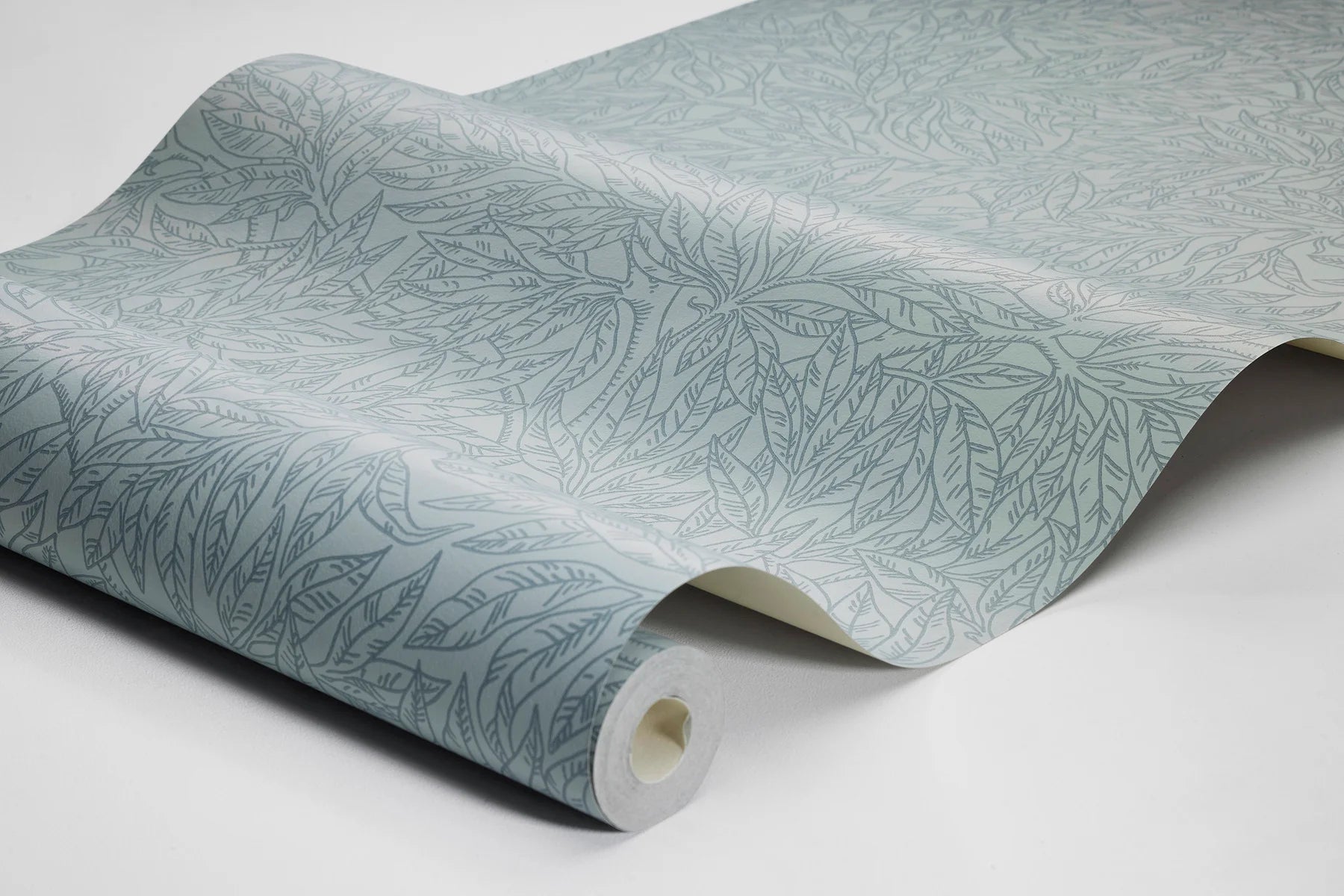 Colored in mild blue tones, this Salix Alba wallpaper graces walls with its gentle, calming presence. 