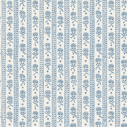  Porcelain blue carnations stretch gently across a clean white background in this Nejlikerand wallpaper. 
