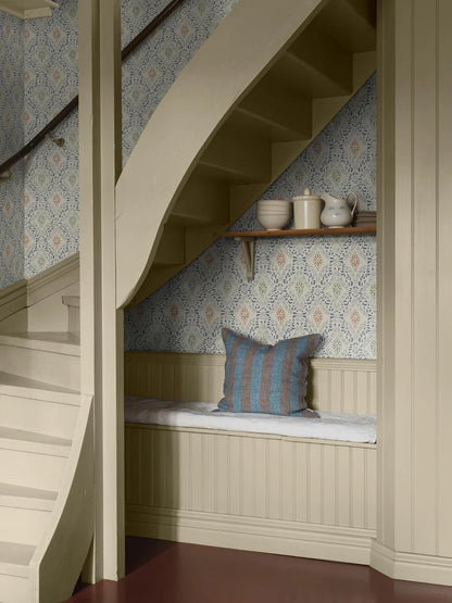 Eye catching and timeless, our Kvarnholmen wallpaper draws inspiration from a stencil held in Kalmar County Museum’s collections.