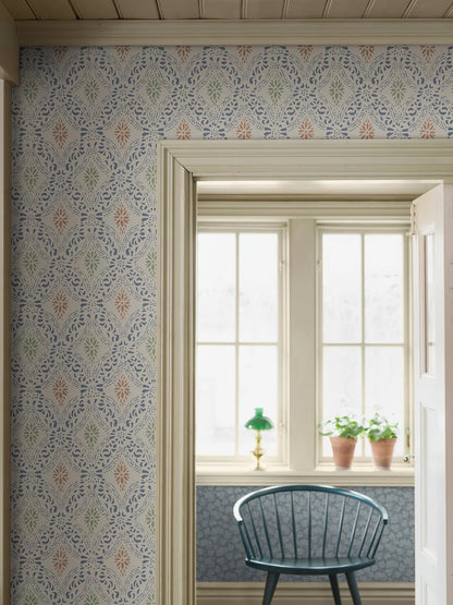 Eye catching and timeless, our Kvarnholmen wallpaper draws inspiration from a stencil held in Kalmar County Museum’s collections.