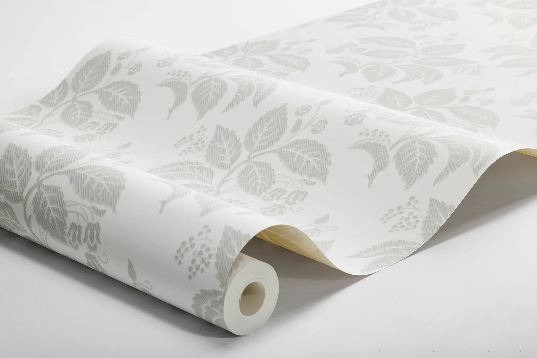 Staying true to its 1830s origins with a fresh grey motif on a clean white background, our Tengbergska wallpaper is based on a preserved sample that is held in the Nordiska Museet’s collection.
