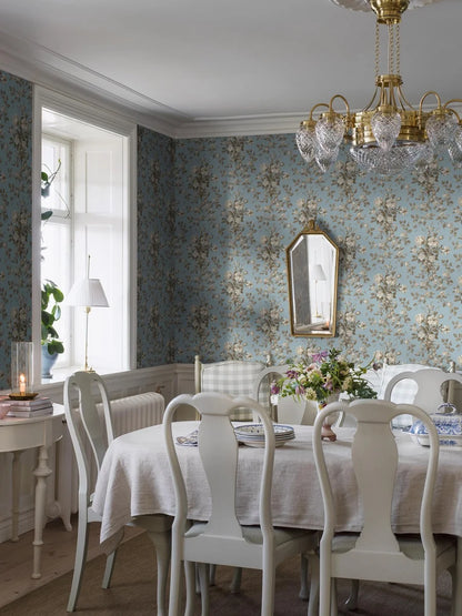Discovered in the servants’ room at Tullgarn castle, this wallpaper creates a serene backdrop that radiates a quiet splendor.
