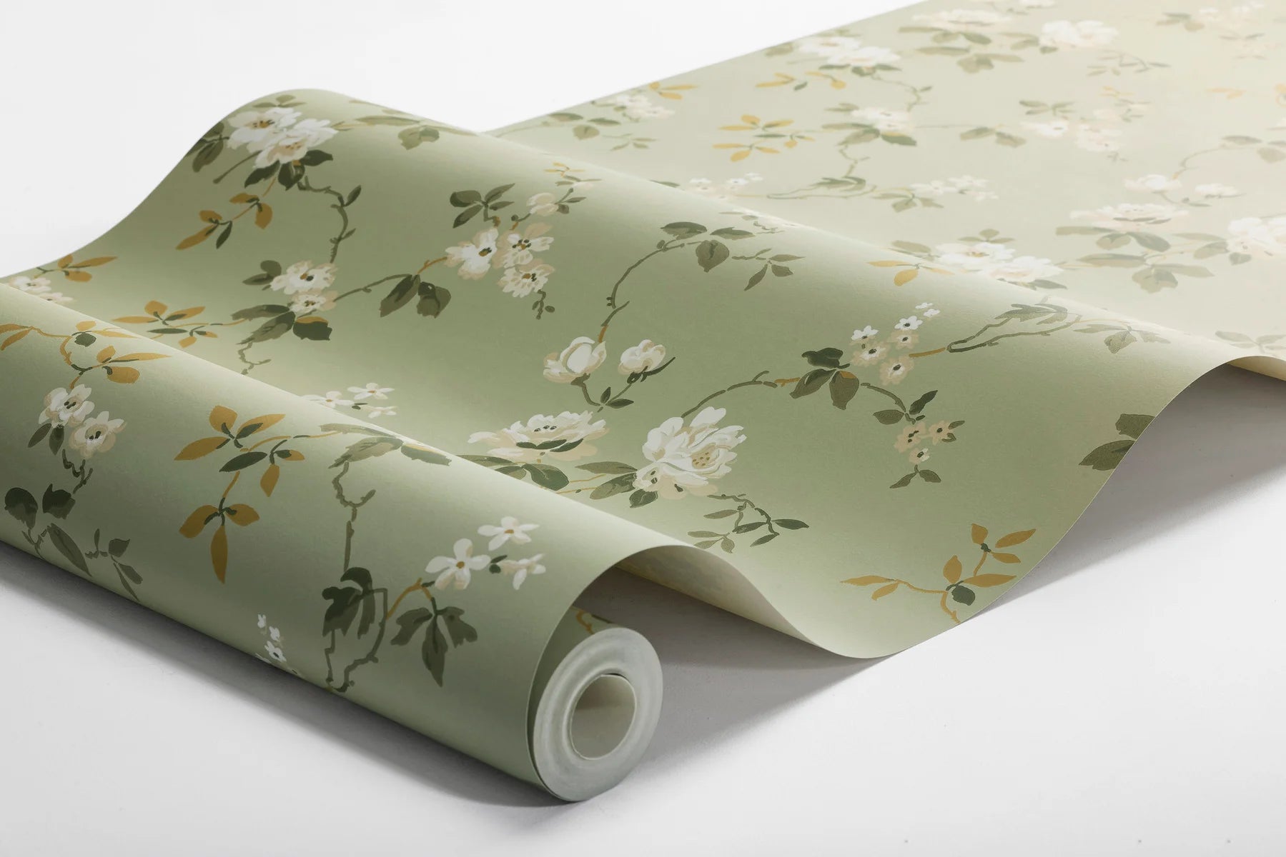 This Värmdö wallpaper is an early 20th century classic. The pattern’s roses gently wind across the walls, as traditionally found in Scandinavian summer houses.