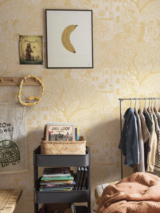  Warm and joyful, our Kingdom of the Willow wallpaper is colored in yellow tones on an eggshell-white background. 