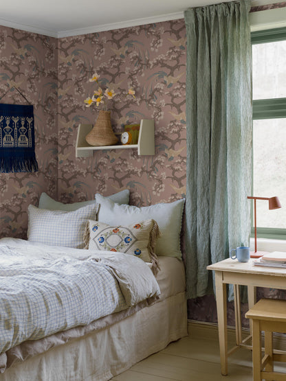 Colored in a soft pink background, our Fenix wallpaper captures a romantic and uplifting expression. 