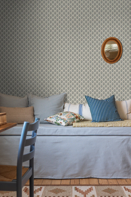 Set on a light linen-beige background, this Sibylla wallpaper features beige flowers with rust-brown centres and foliage in calm blue-grey tones.