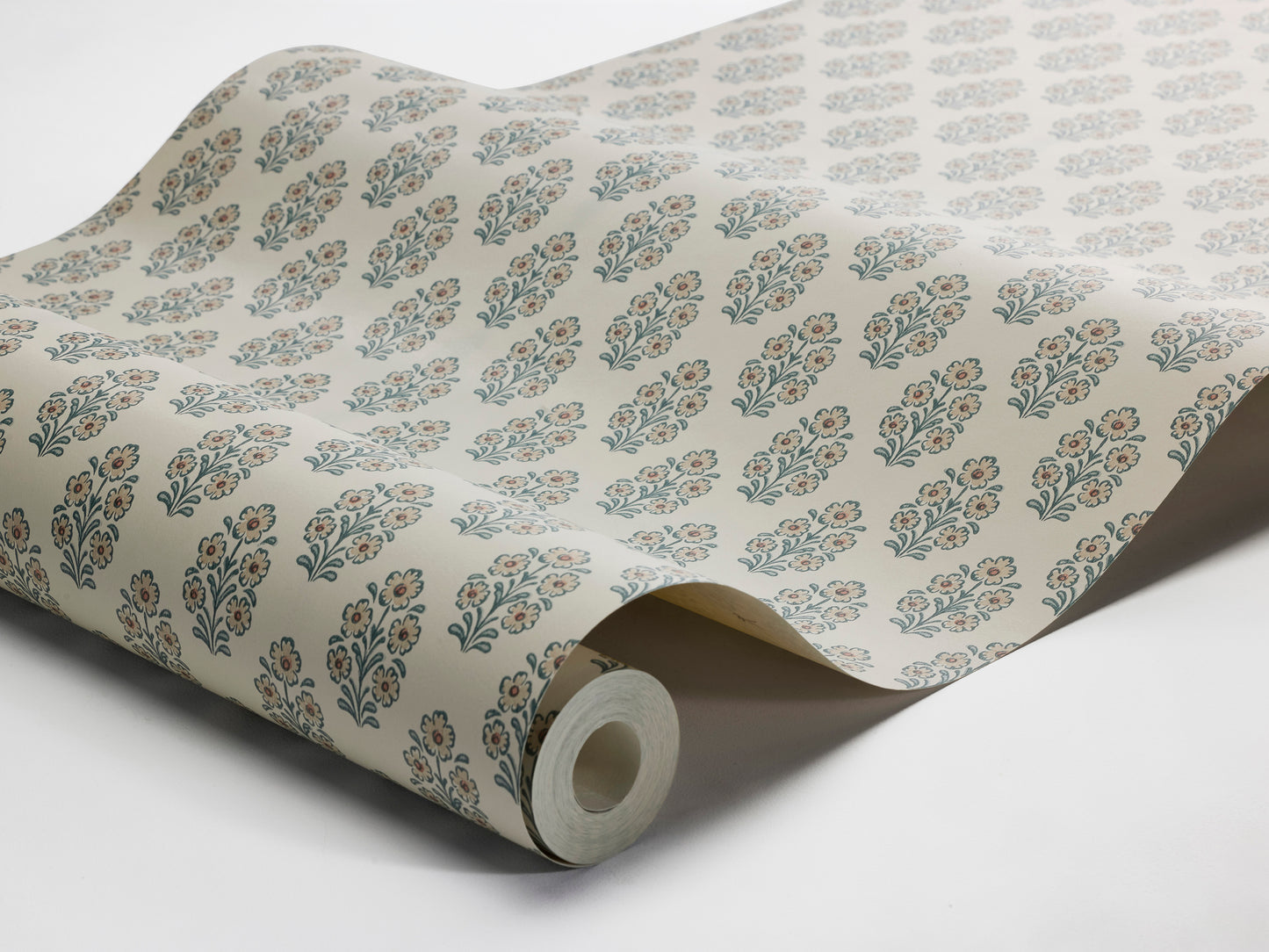 Set on a light linen-beige background, this Sibylla wallpaper features beige flowers with rust-brown centres and foliage in calm blue-grey tones.