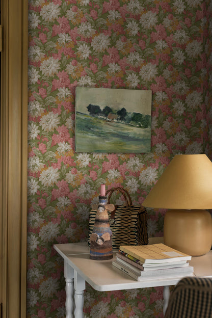 Colored in a warm palette of yellow and coral pink, our Delilah wallpaper glows with gentle optimism.