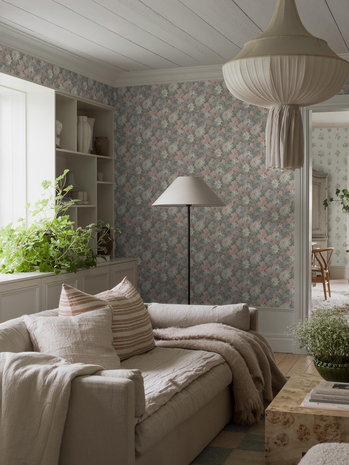 In serene pastel tones, our Delilah wallpaper offers a soft and dreamy interpretation of a beloved floral classic.