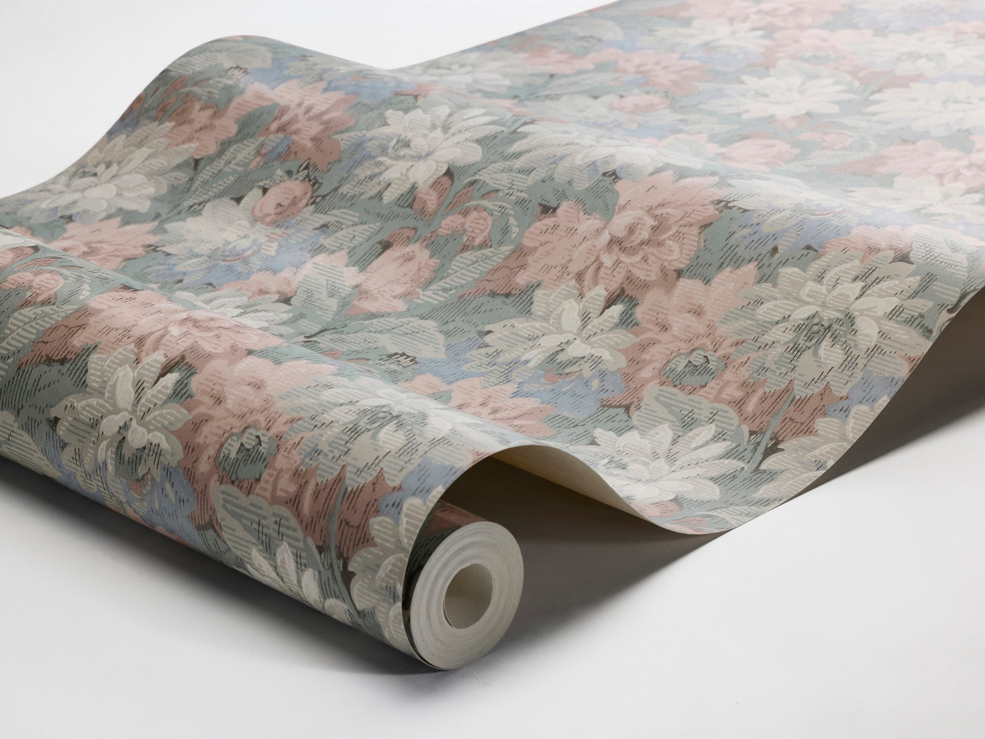 In serene pastel tones, our Delilah wallpaper offers a soft and dreamy interpretation of a beloved floral classic.
