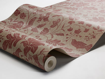Colored in muted reddish-brown tones on a soft grey-brown base, our Isidor wallpaper reveals a graceful scene of birds and blossoms nestled among leafy branches. 
