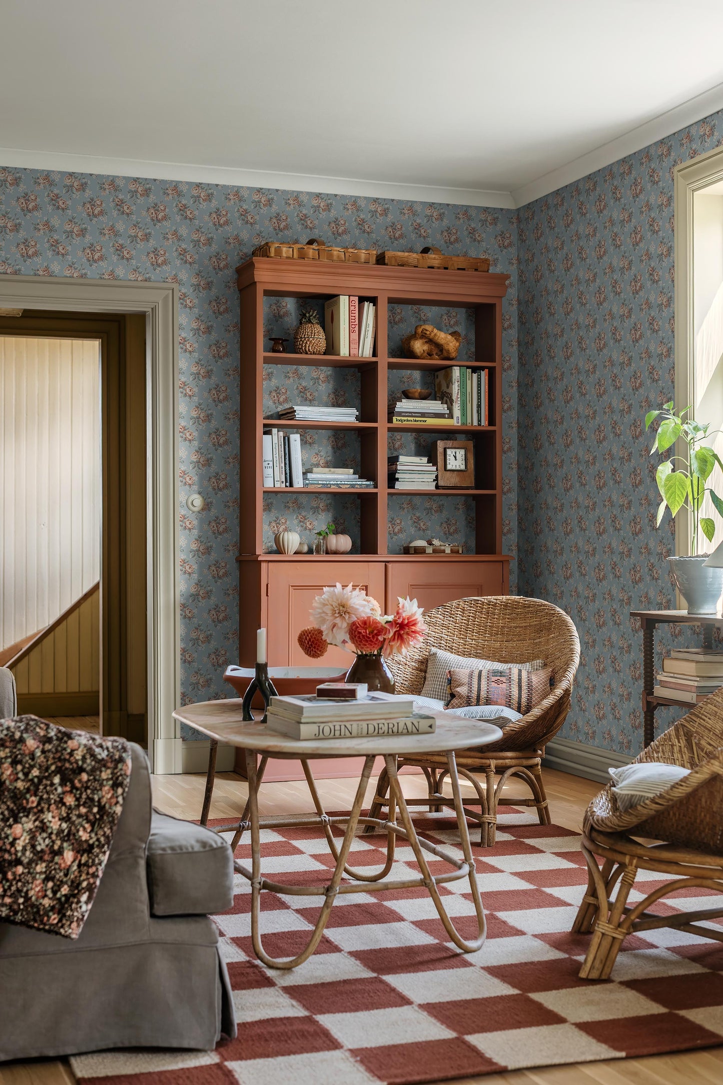 Colored in a soft sky-blue tone, our Helena wallpaper reprints a romantic archival rose design with clusters of blooms detailed in apricot, petrol blue, and cream-white.