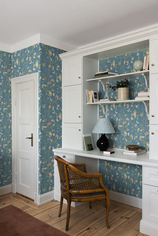 Sophia Magdalena is an elegant floral wallpaper with roots in the 18th-century Far East.