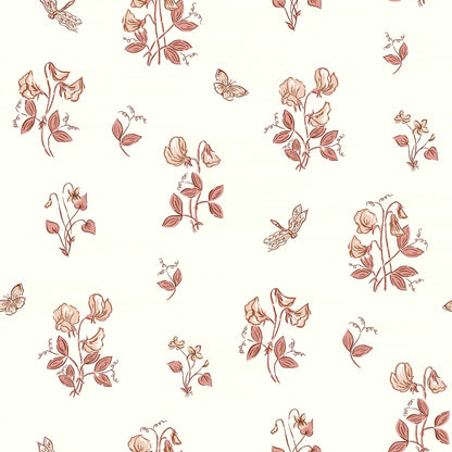  An airy pattern of fragrant flowers and beautiful insects adorns the Floral wallpaper Luktärt. 