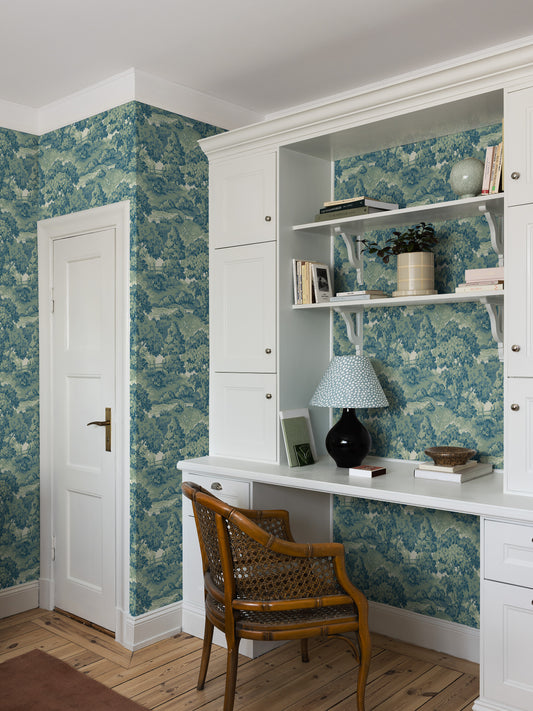 Alnarp’s dense, lush pattern was originally inspired by a 1940s wallpaper from our historical archive. A stylised, park-like landscape with large, majestic trees, just like those surrounding many of our Swedish castles and manor houses.