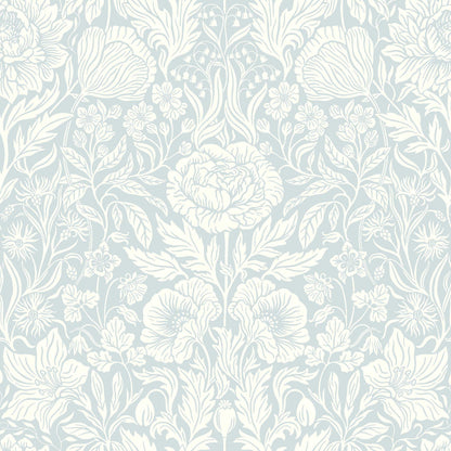  Inspired by the Leksand manor house of the same name, we created the large-floral wallpaper Hildasholm, shown here in glue print with a white pattern on a light blue background. 