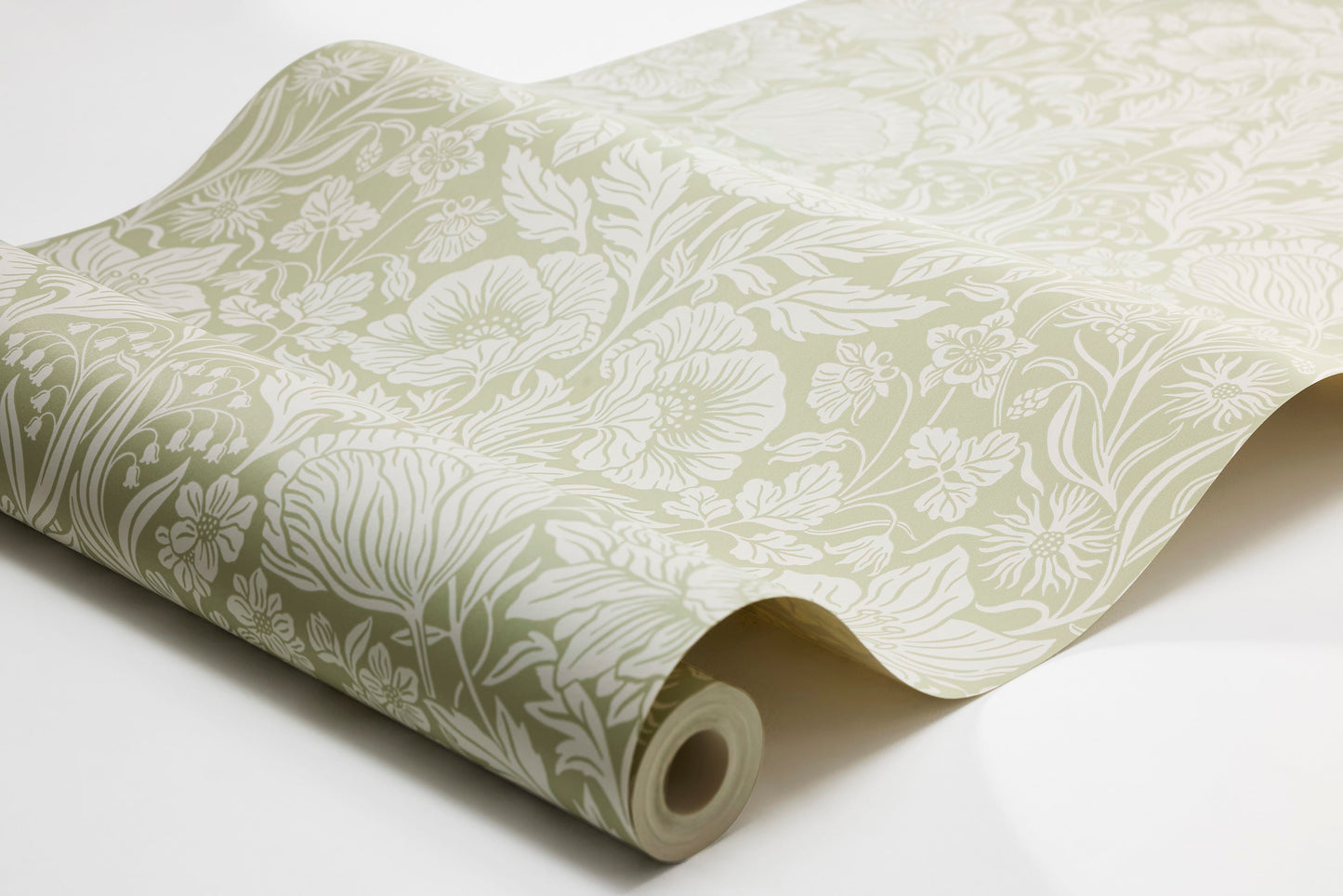  The large-floral Hildasholm is a newly drawn wallpaper, inspired by the Arts and Crafts gardens surrounding the Hildasholm manor house in Leksand. 