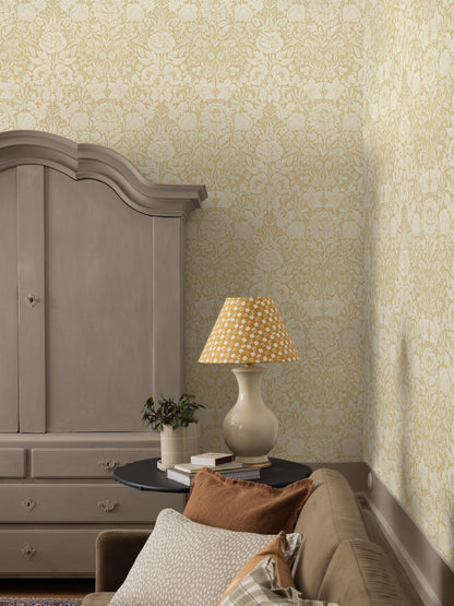  The large-floral wallpaper Hildasholm is inspired by the gardens surrounding Hildasholm manor house on the shores of Lake Siljan. 