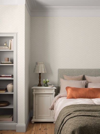  With the light Small-scale wallpaper Herman on your wall, you add both a cosy feel and elegance to the room. 