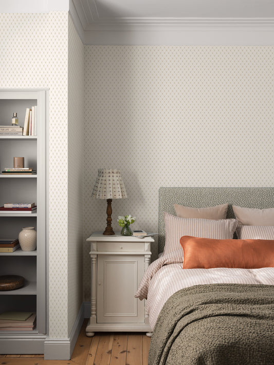  With the light Small-scale wallpaper Herman on your wall, you add both a cosy feel and elegance to the room. 