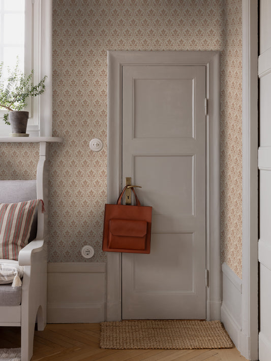  Harald is a decorative, patterned wallpaper in Classic style, recreated from an original dating from the late 19th century. 