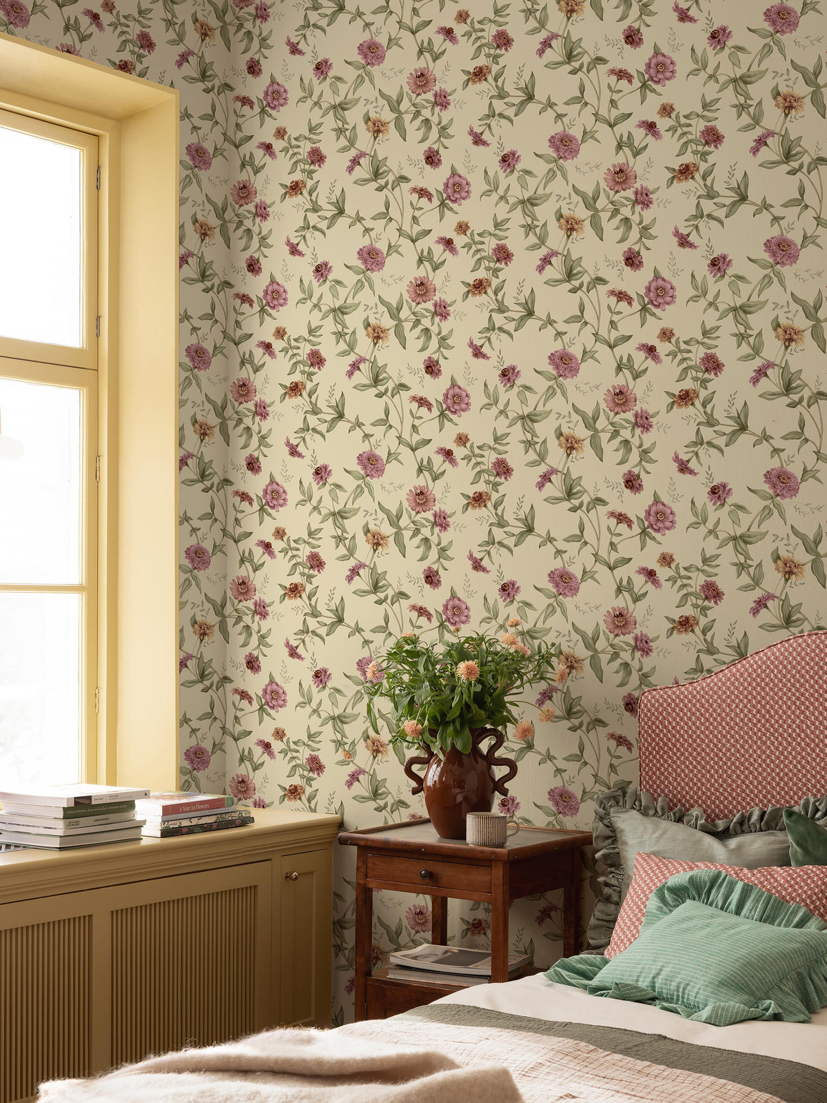 On the Zinnia wallpaper, buzzing bumblebees flutter from flower to flower. The flowing pattern of zinnias is hand-drawn in pencil and then intaglio printed as wallpaper.