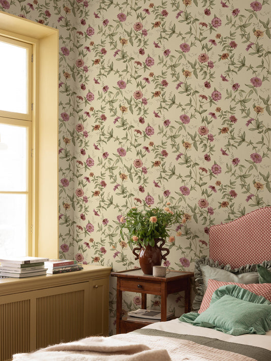 On the Zinnia wallpaper, buzzing bumblebees flutter from flower to flower. The flowing pattern of zinnias is hand-drawn in pencil and then intaglio printed as wallpaper.