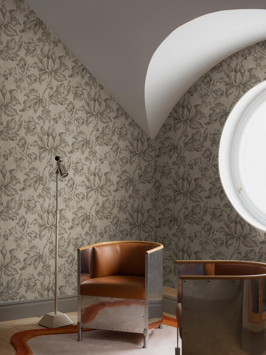 A lush pattern of painterly flowers and leaves on a grand scale adorns the elegant, large-floral wallpaper Archive Flowers.