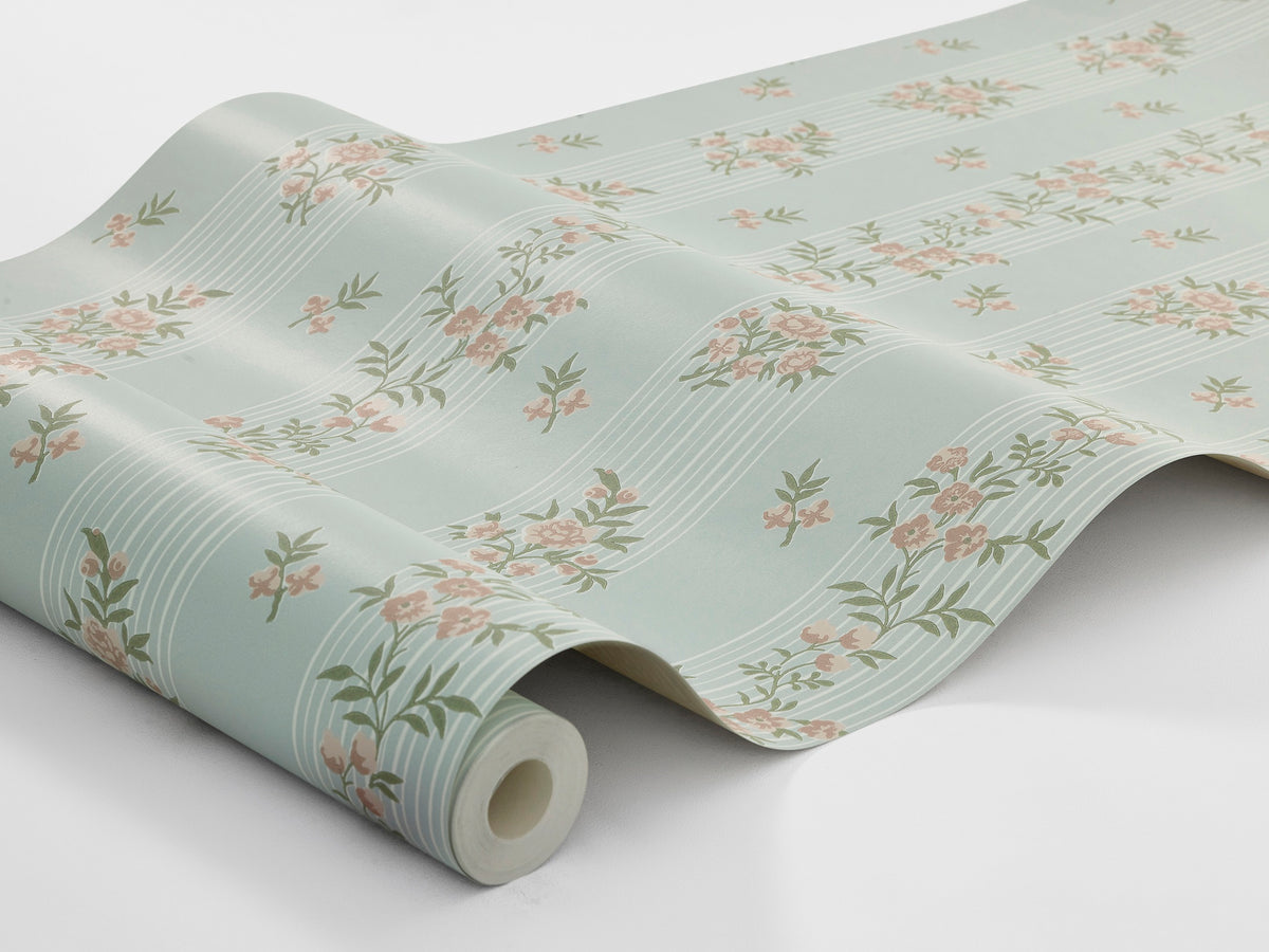 The romantic, Striped wallpaper Hufvudsta Gård originally dates back to around 1800, but we are now breathing new life into this beautiful pattern: delicate floral garlands of Pink rose and black-eyed Susan on a sweet sky-blue background with white stripes. 