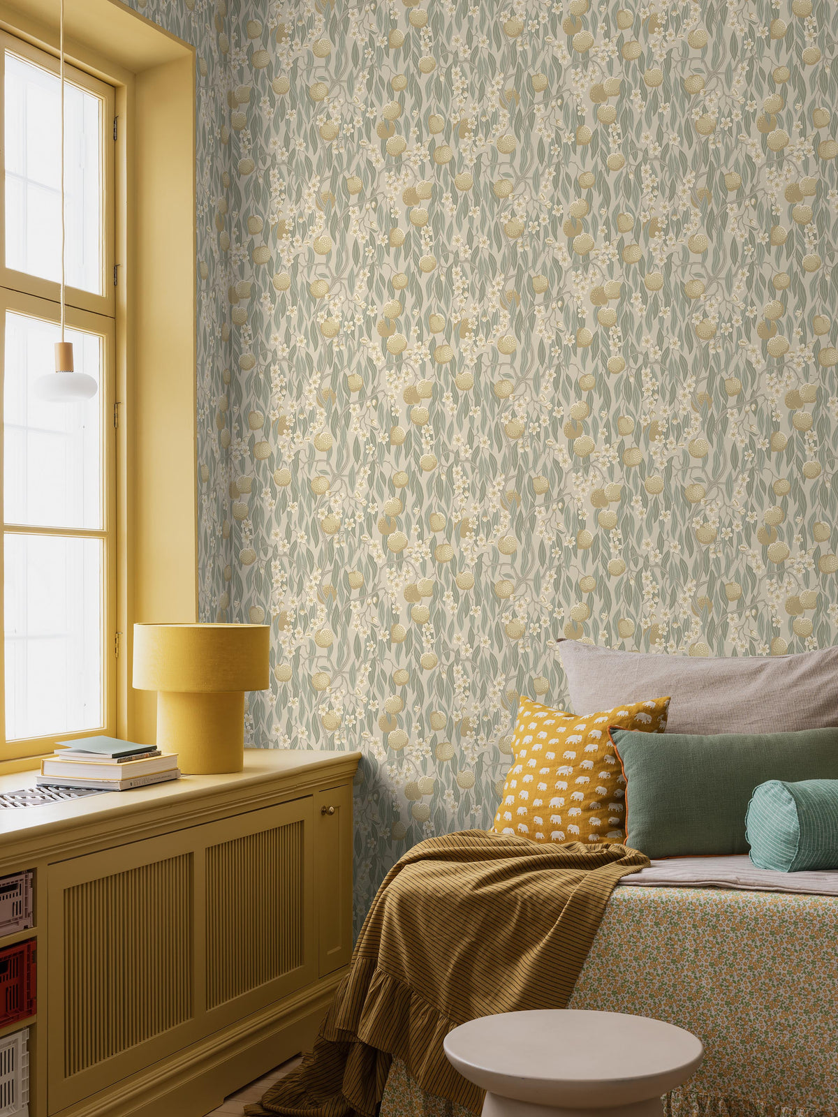 Like an elegant drapery of stylized fruits, flowers and leaves, the Persikoträd wallpaper dresses the room’s walls. The pattern is hand-painted in gouache and then traditionally printed as wallpaper using the glue-printing technique.