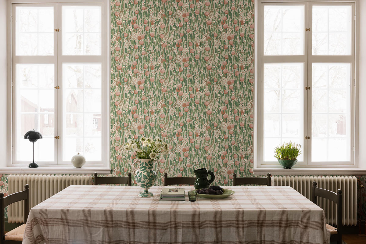 On the Peach Tree wallpaper, fully ripe fruits grow side by side with beautifully fragrant peach blossoms. 