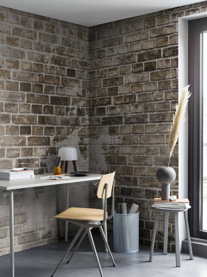 Colored in shades of beige and grey, our Weathered Bricks wallpaper recreates the stone interiors of aged warehouse buildings bringing a New York loft style to your home. 