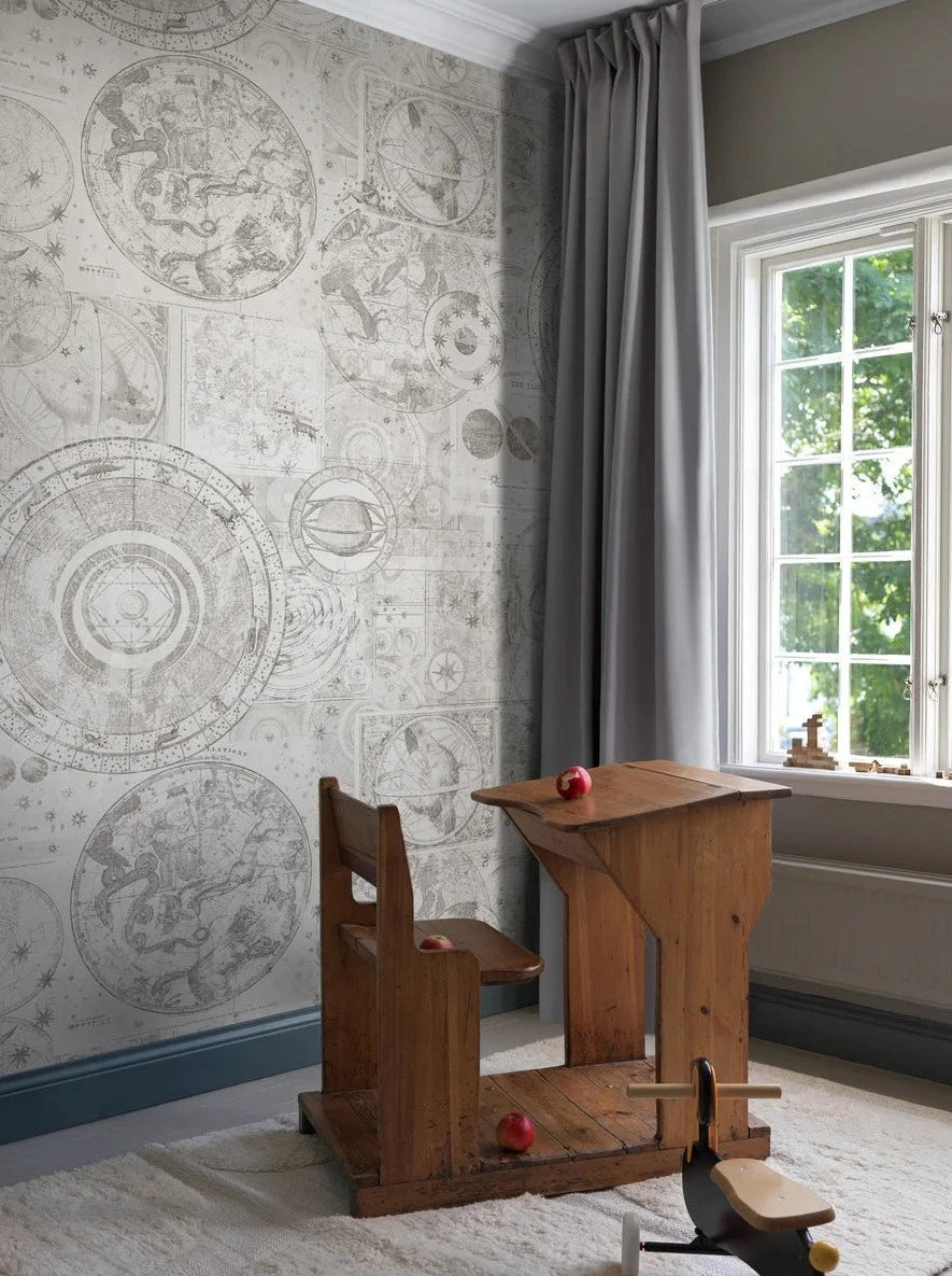  A highly detailed wallpaper map depicting the planets and the stars of the Northern and Southern Hemisphere in all their wondrous constellations. 