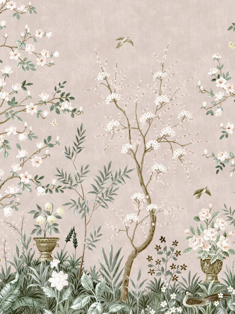 The wallpaper Magnolia Garden is in classic chinoiserie style, with clear Asian influences. 