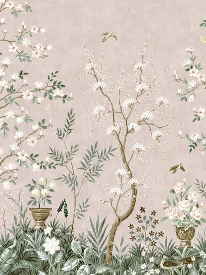 The wallpaper Magnolia Garden is in classic chinoiserie style, with clear Asian influences. 
