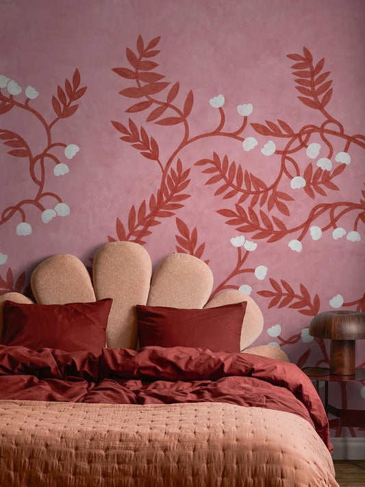 With Whispering Bell, designer Cecilia Pettersson has created a mural wallpaper that unites contrasts: lively yet calm, expressive yet soft. 