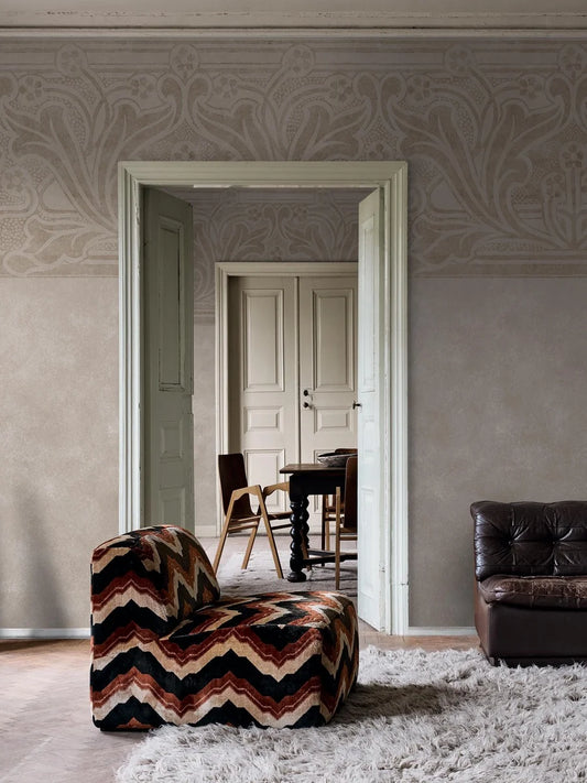 The intricate pattern of Ornamento is inspired by an Art Nouveau wallpaper from our historical archive.