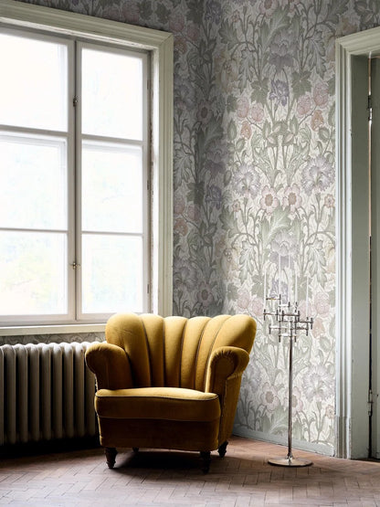  The pattern is a reworked version of a hand-painted wallpaper from our historical archive. Shown here in soft pastel tones on a cream-white background. 