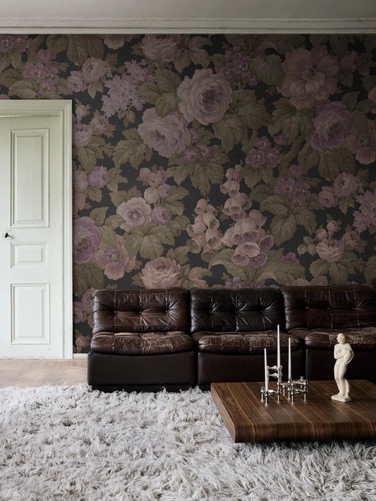  A textile-like effect in the pattern gives the wallpaper a soft, cozy expression. 