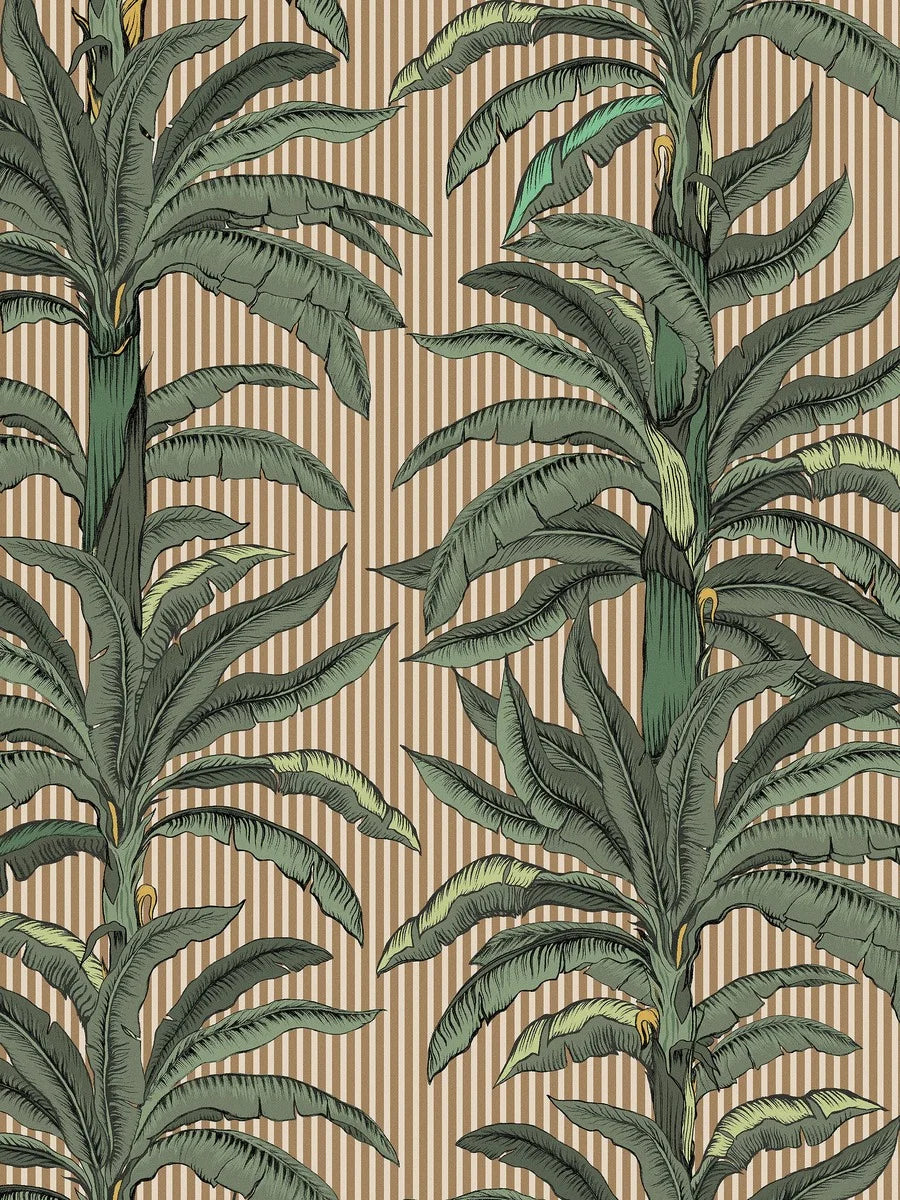 The grand Rayure Palmier wallpaper brings an elegant, tropical atmosphere to the room.