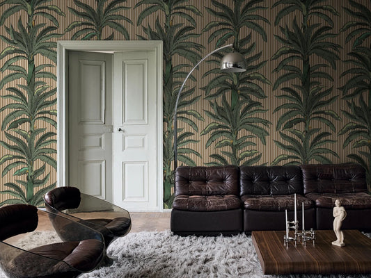 The grand Rayure Palmier wallpaper brings an elegant, tropical atmosphere to the room.