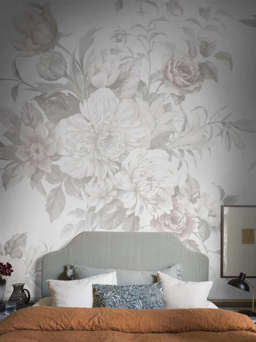 Experience the romantic, large-flowered Floral Charm wallpaper as a mural. 